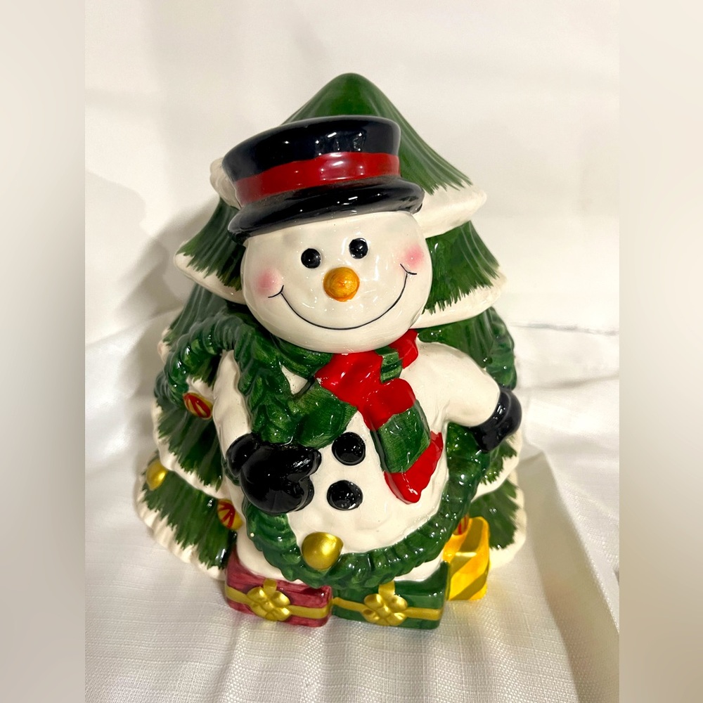 World Bazaar Cookie Jar - Snowman Christmas Tree with presents